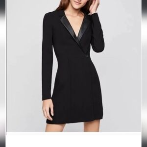 BCBGeneration Black Blazer with Fitted Silhouette and Long Sleeves